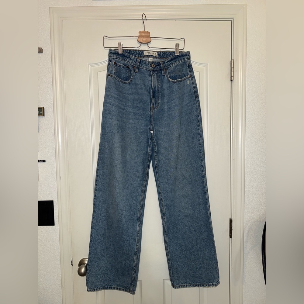 Abercrombie & Fitch “The Loose” Curve Love Jeans